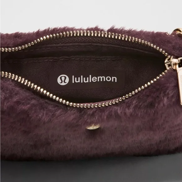 Lululemon City Essentials Bag NWT - Picture 3 of 6